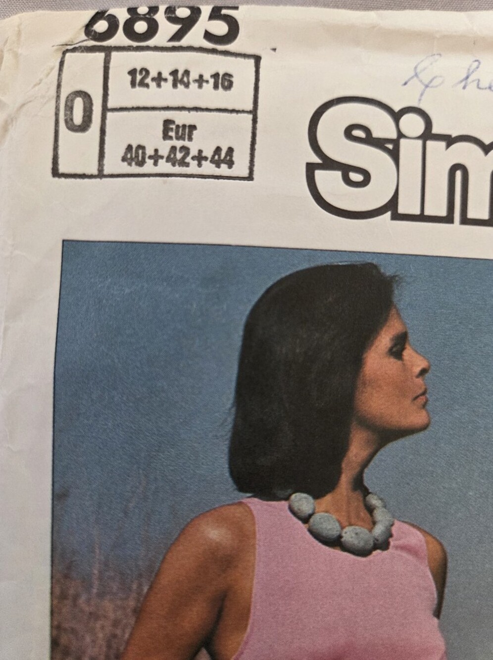 Simplicity 6895 Sewing Pattern - Picture 2 of 3